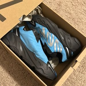 YEEZY 700 MNVN Bright cyan
